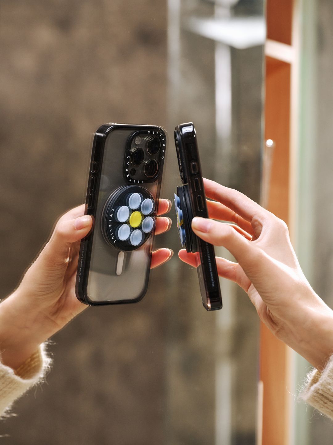 Snappy Snap & Stick Grip Stand