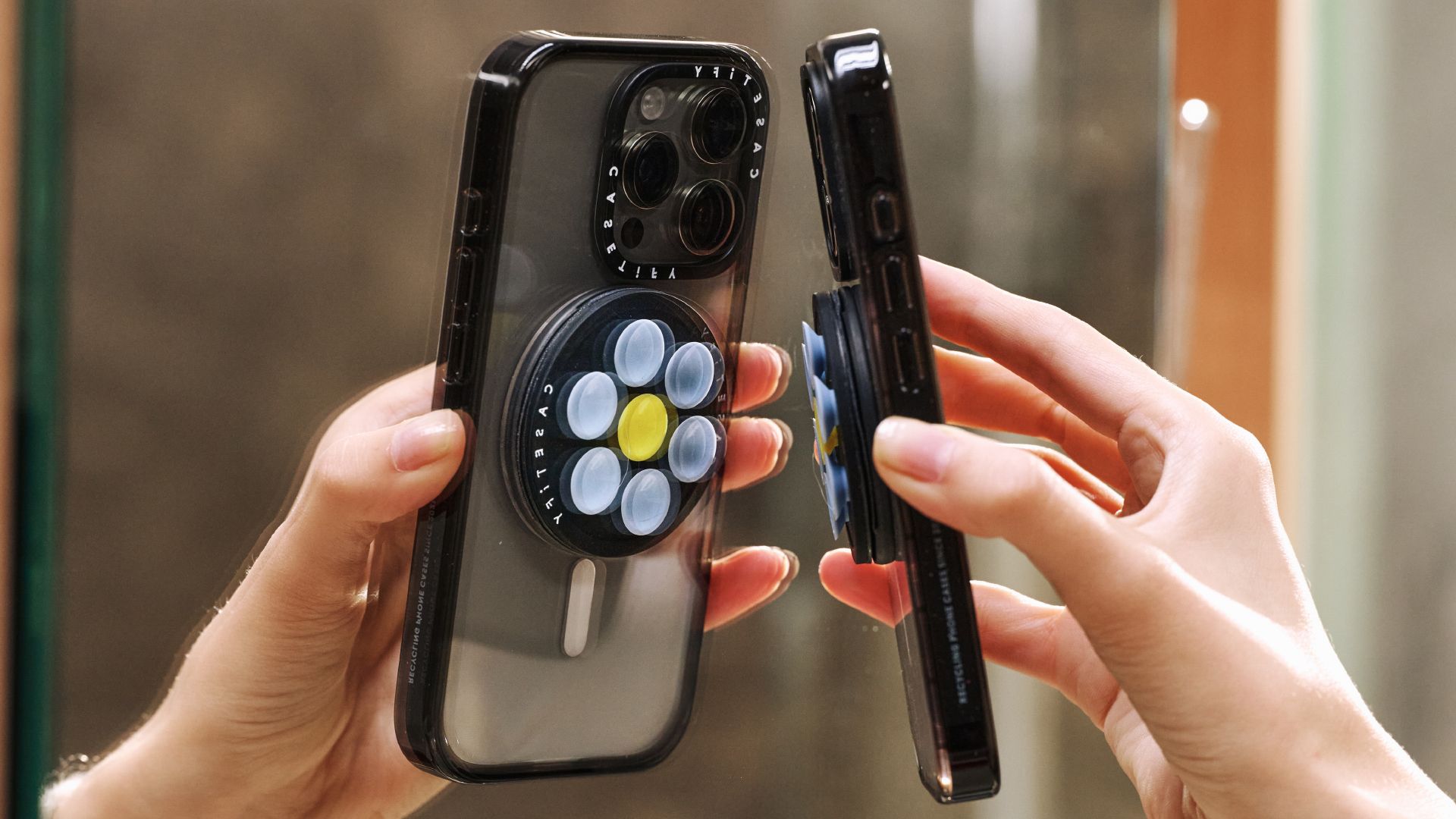 Casetify รุ่น Snappy Snap Stick Grip Stand - ขาตั้งและตัวดูด - สี Blue Bloom